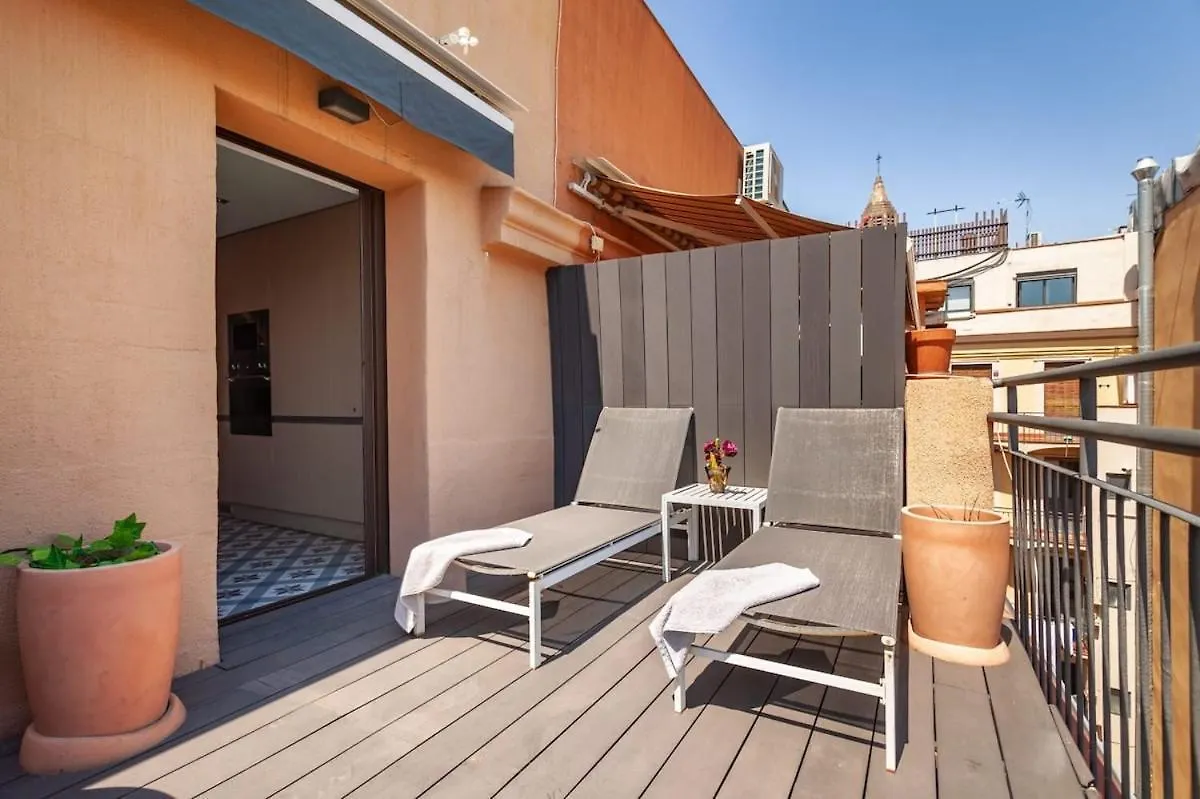 Апартаменты 3-Bedroom Penthouse With Terrace In Eixample Барселона